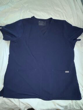 figs. Casma. Navy - Three-Pocket Scrub Top